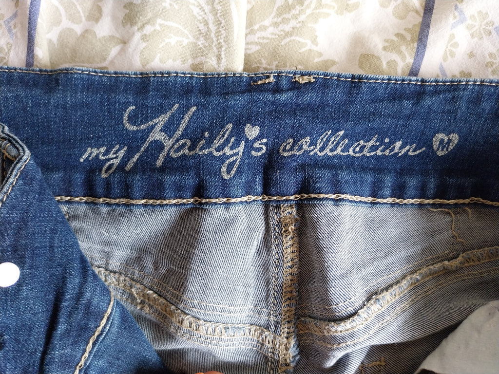Dirndl Denim Capri Jeans — Embroidered, Size M, Oktoberfest Style