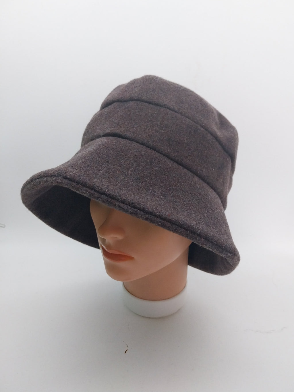 Vintage Mayser wool cloche hat in smoke grey on mannequin head