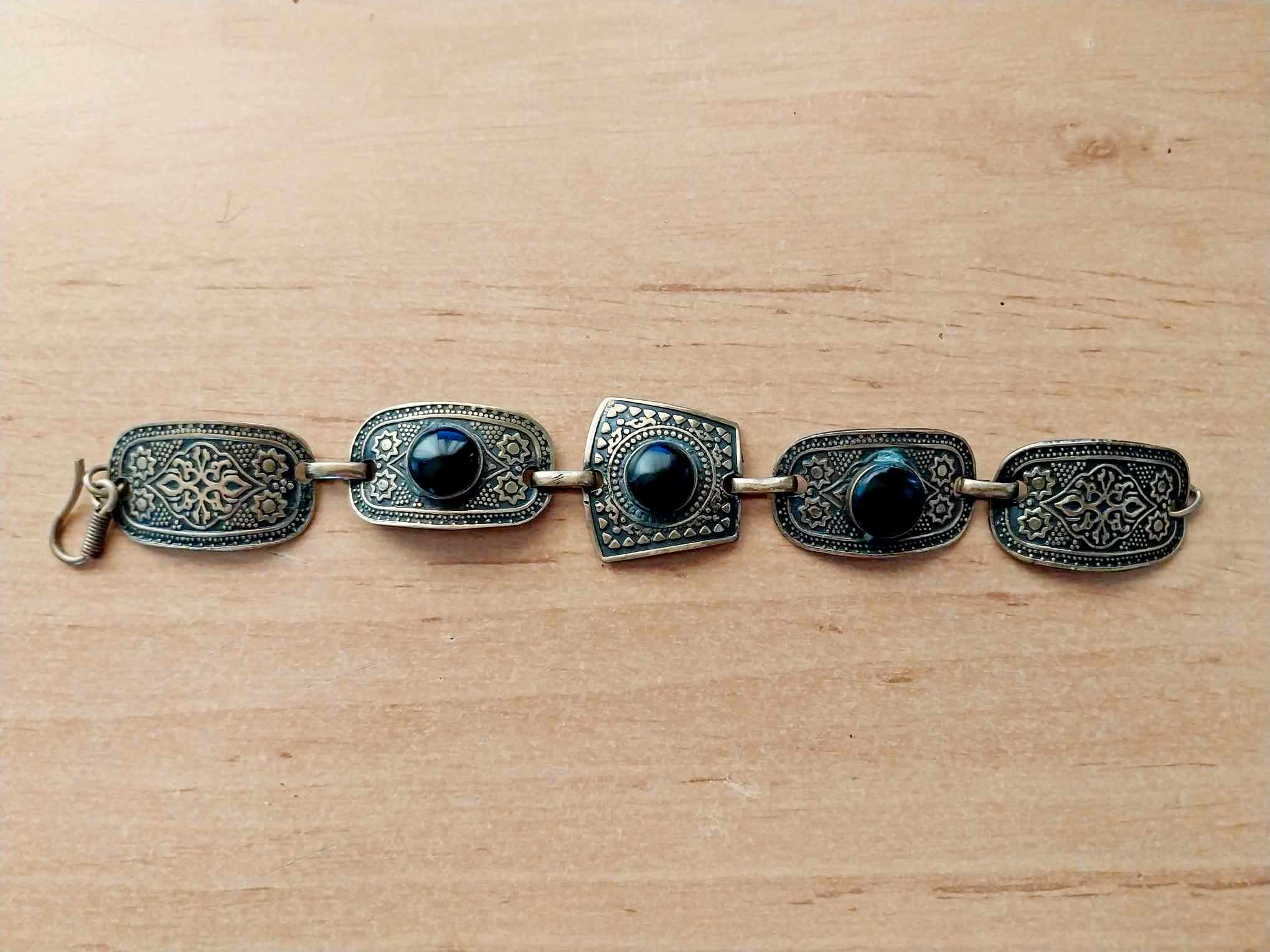 Vintage Brass Link Bracelet – Oriental Engraving & Black Cabochon Stones