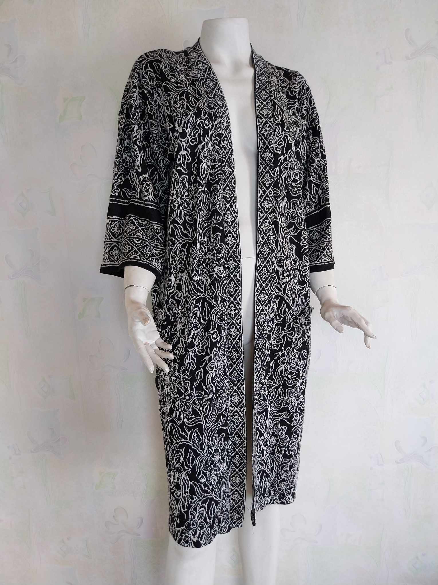 Vintage Moroccan Long Cardigan — Black & White arabesque floral pattern