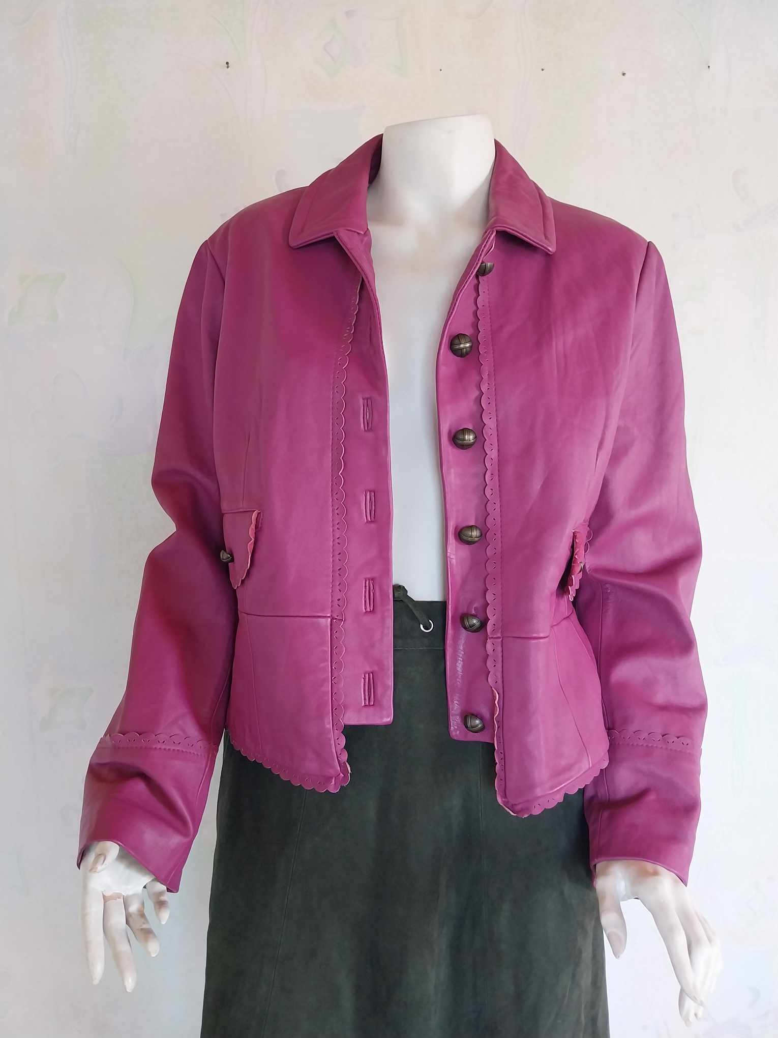 Unique vintage Tintoretto jacket in purple color made of genuine leather, size L