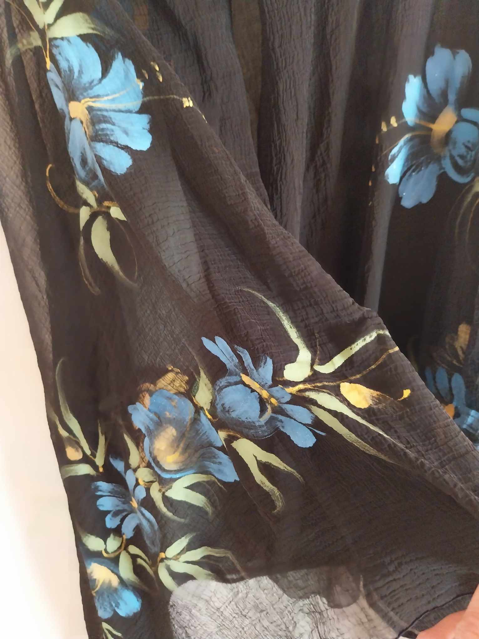 Vintage Hand-Painted Airy Scarf with Floral Design