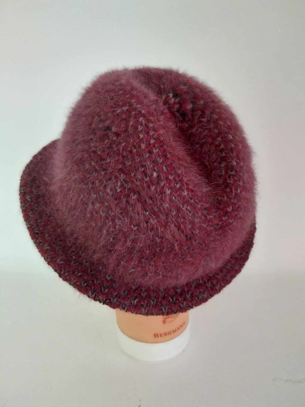 Vintage Purple Cloche Hat — Favorit Modell with Feather Detail