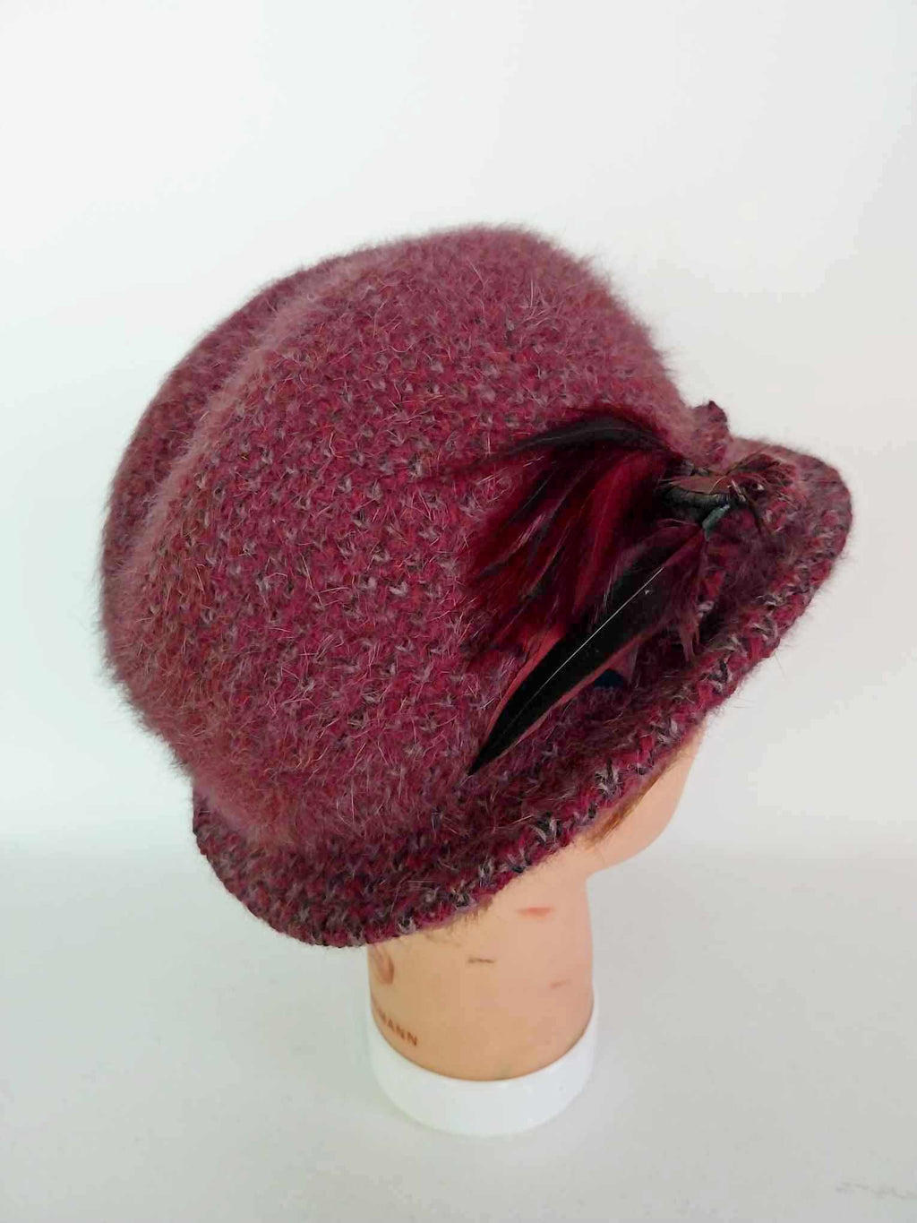 Vintage Purple Cloche Hat — Favorit Modell with Feather Detail