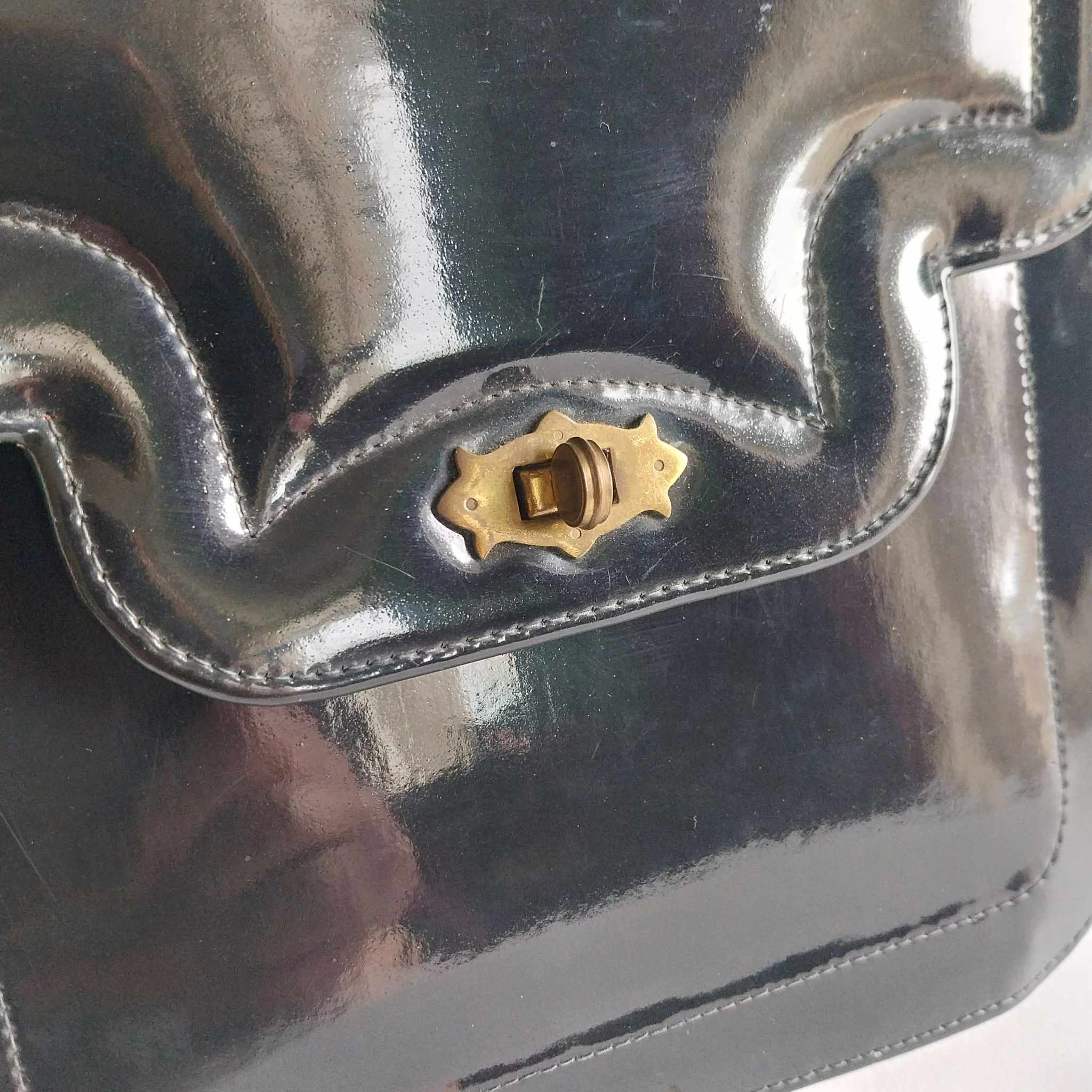 Vintage Black Patent Leather Handbag – Structured Flap Bag with Gold Twist Lock
