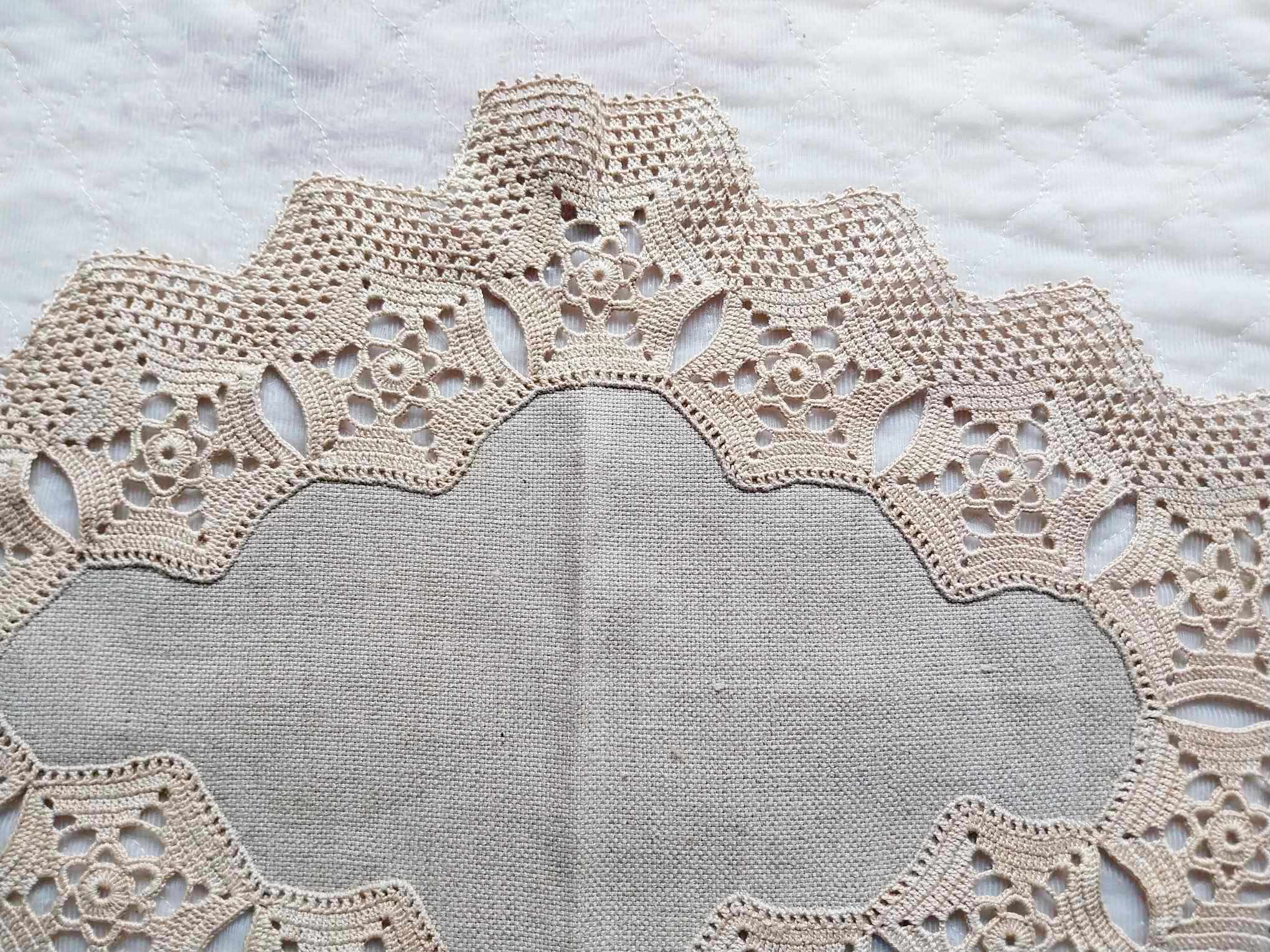 Vintage Hand-Crocheted Linen Doily – Diamond-shaped Table Doily with Wide Ecru Lace Border