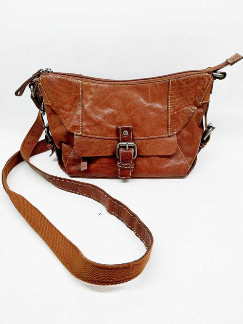 Varese vintage cognac leather crossbody bag — back view with zip pocket