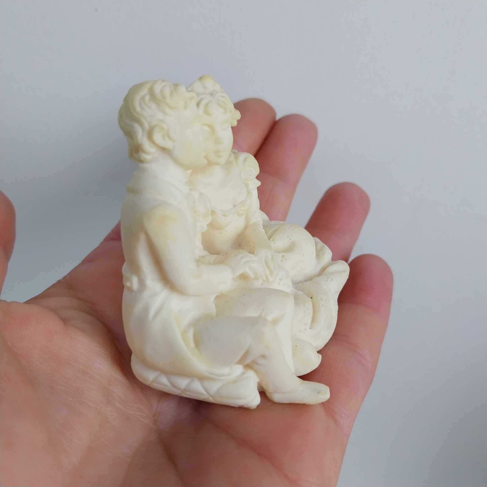 Miniature figure Romeo and Juliet made of polyresin, Vintage figurine from Italy