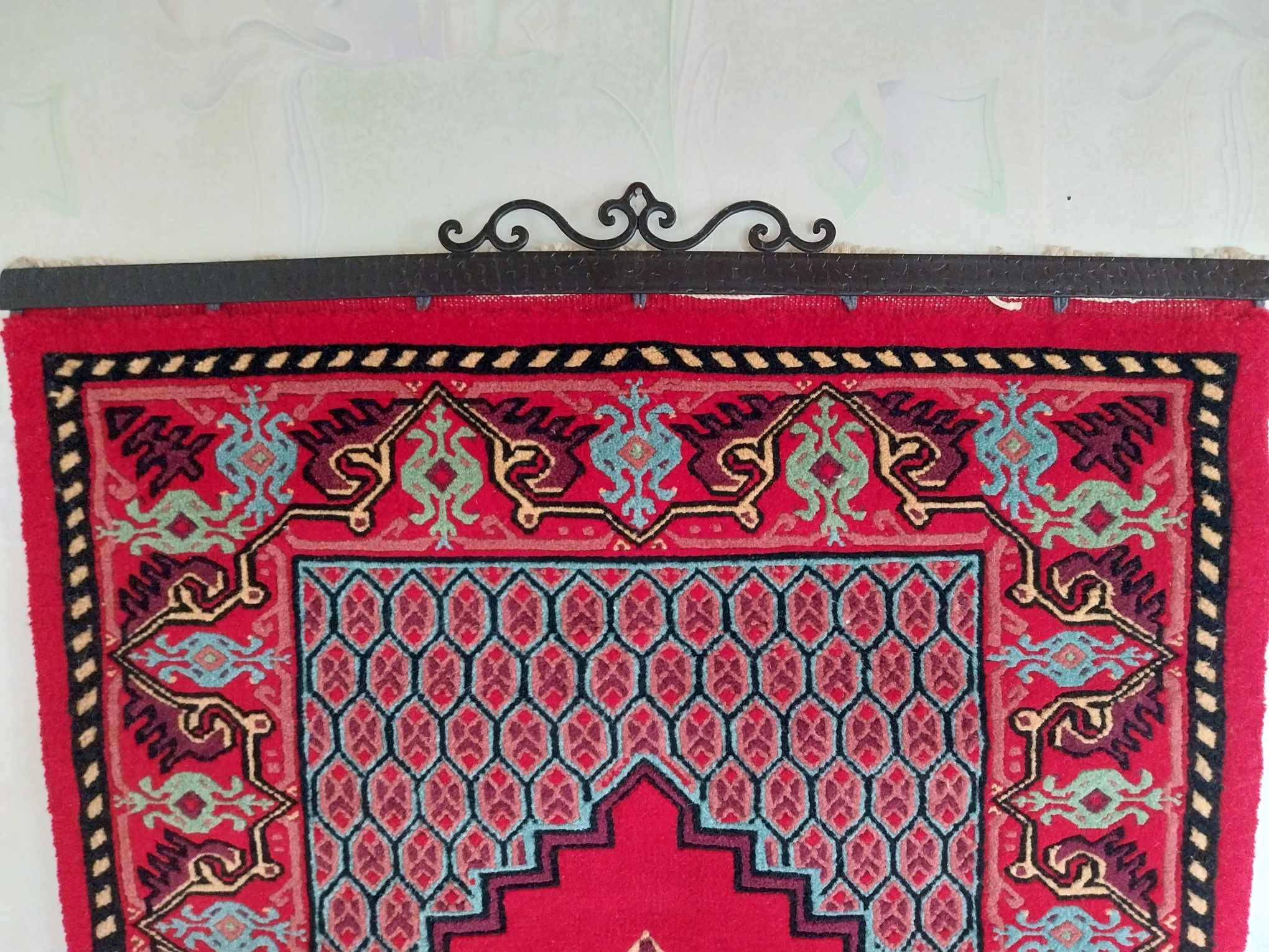 Vintage Tunisian Wool Wall Rug — Geometric Medallion, 1988