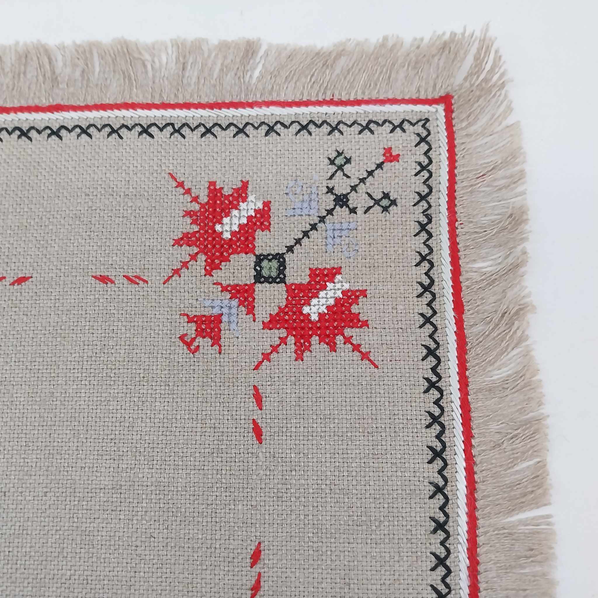 Vintage Hand-Embroidered Linen Doily – Folk Cross-Stitch, 33 cm