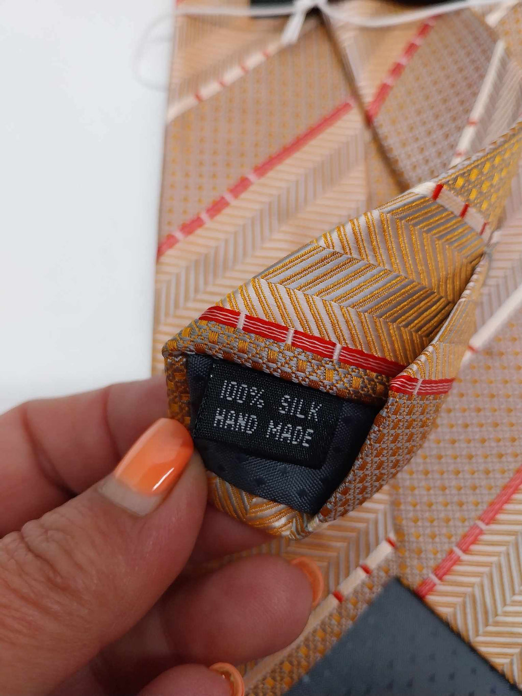 Elegant men's silk tie and cufflinks set by the Italian brand dei condotti, in original box