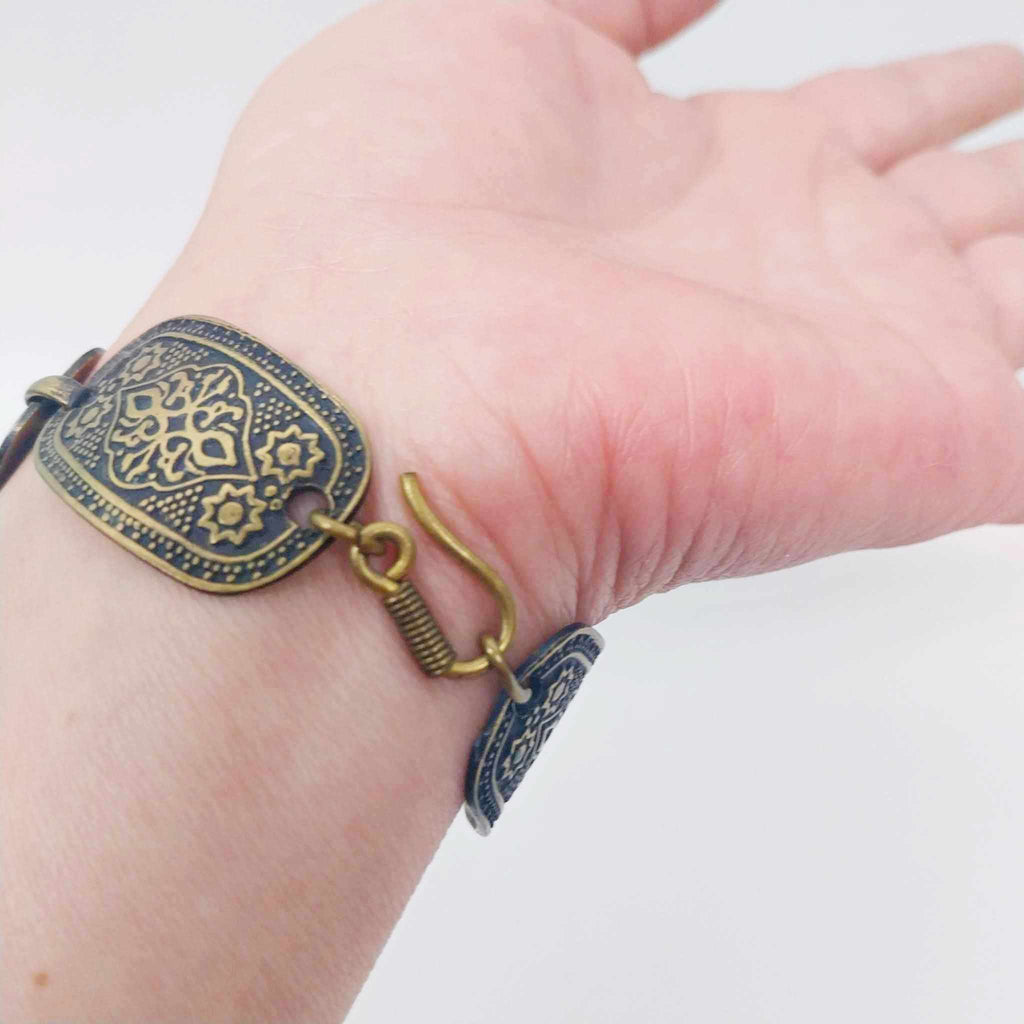 Vintage Brass Link Bracelet – Oriental Engraving & Black Cabochon Stones