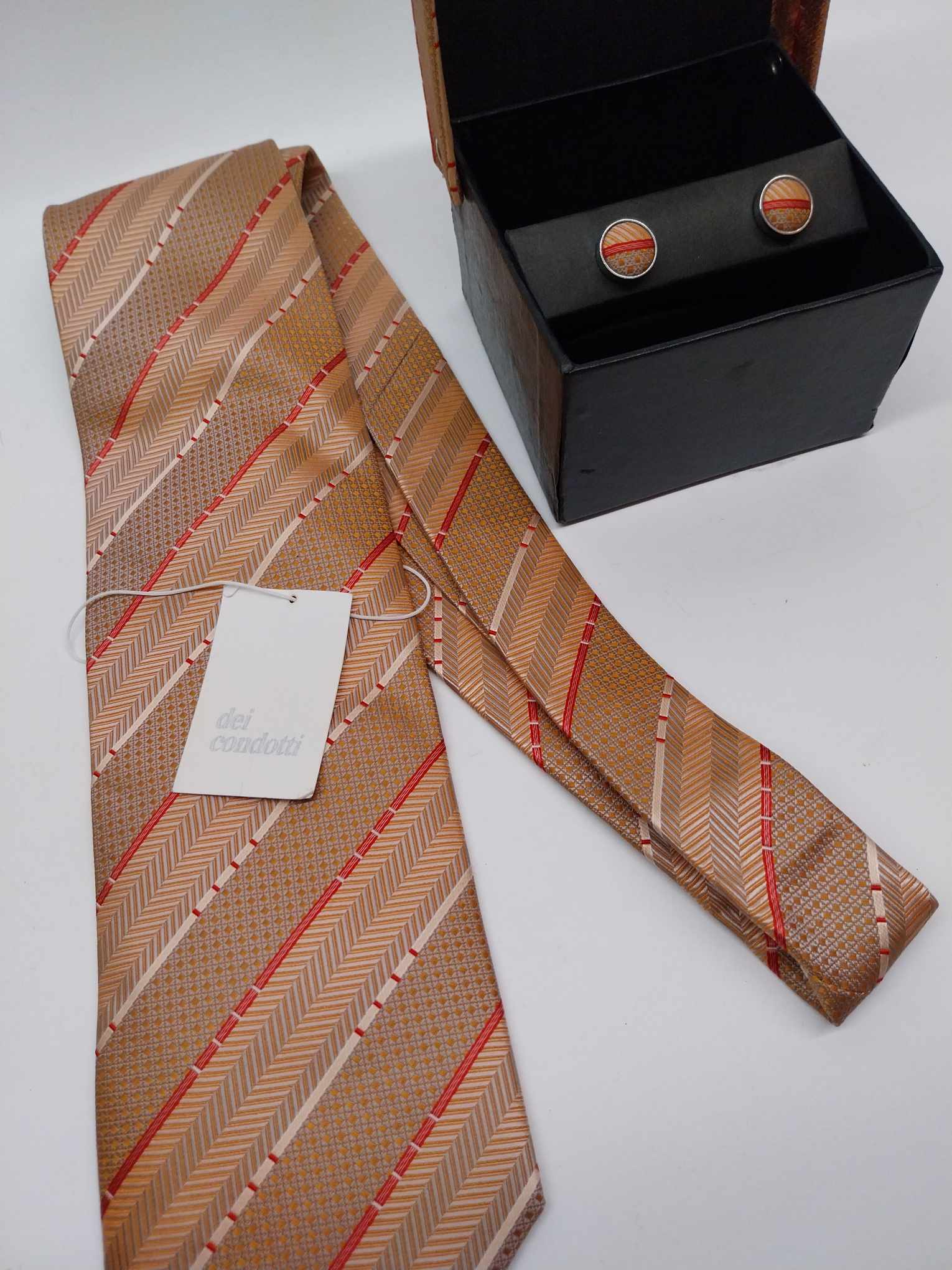 Elegant men's silk tie and cufflinks set by the Italian brand dei condotti, in original box