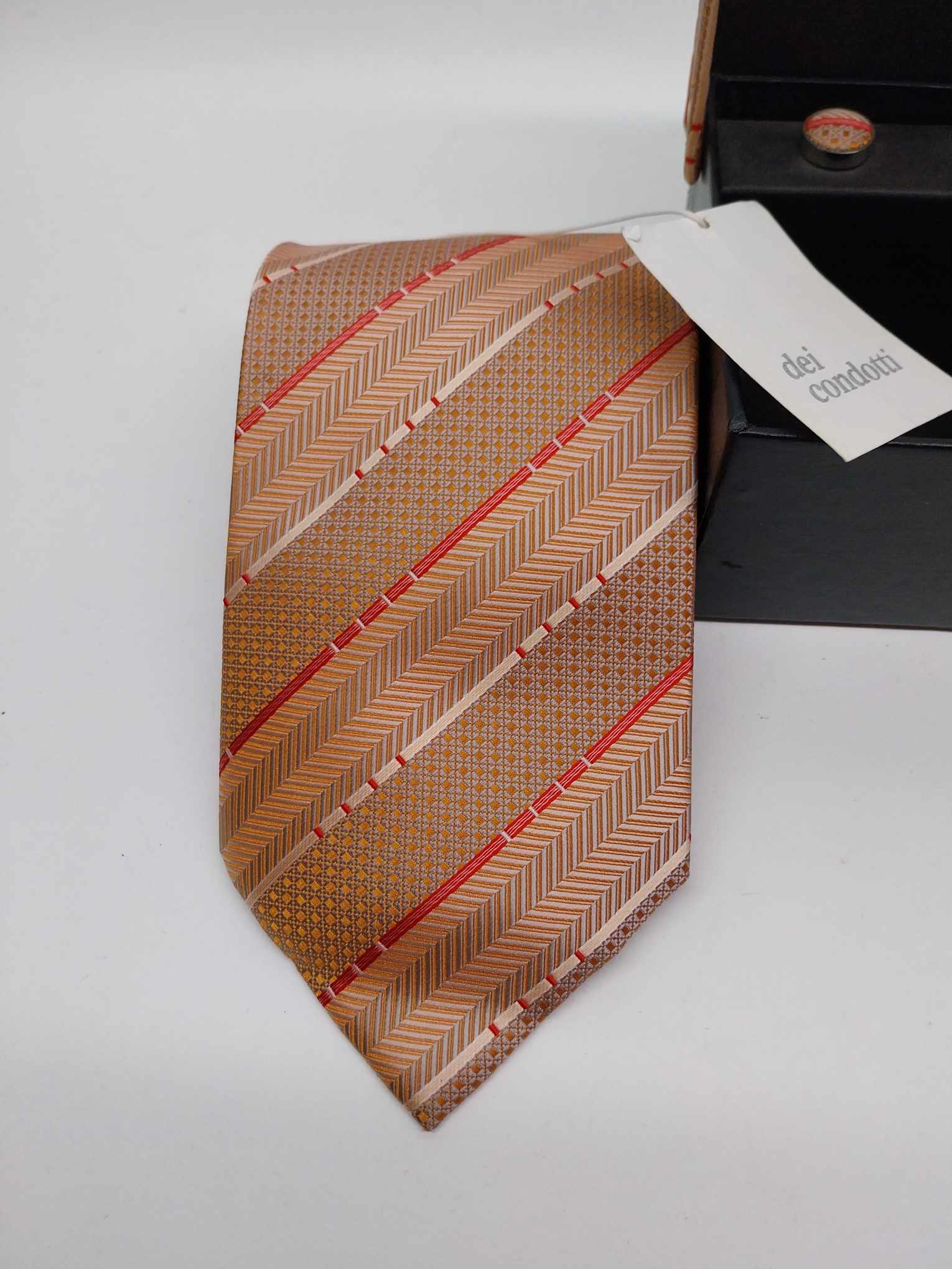 Elegant men's silk tie and cufflinks set by the Italian brand dei condotti, in original box