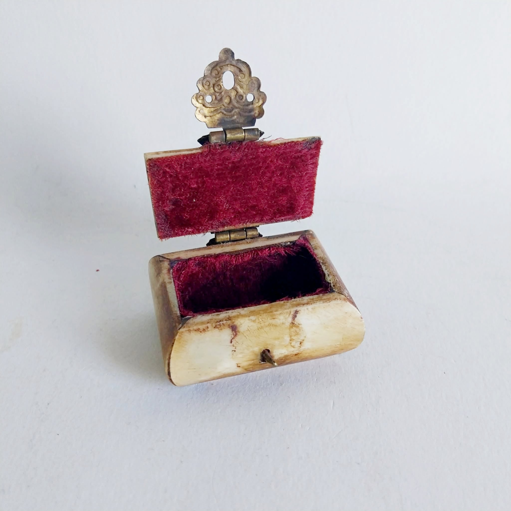 Vintage Natural Bone Jewelry Box with Brass Clasp