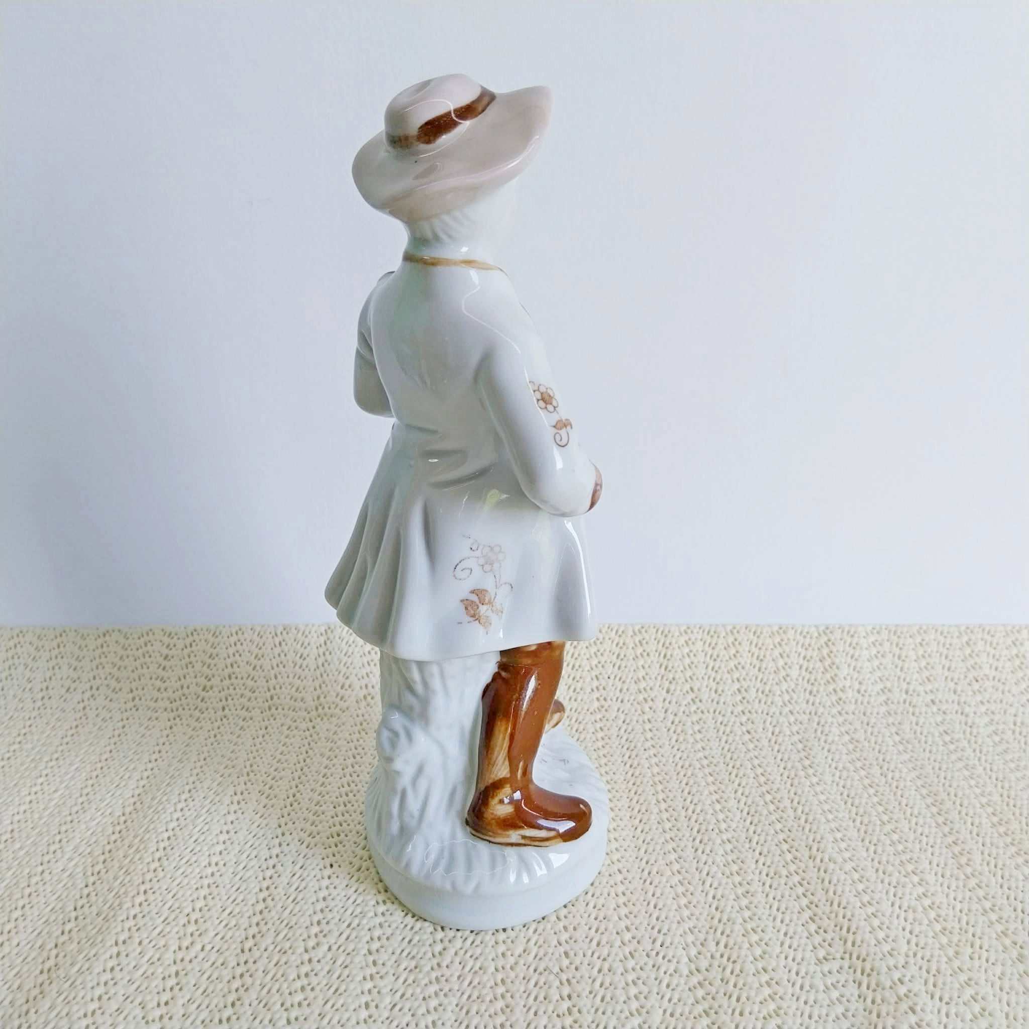 Vintage Porcelain Figurine — 18th Century Gentleman