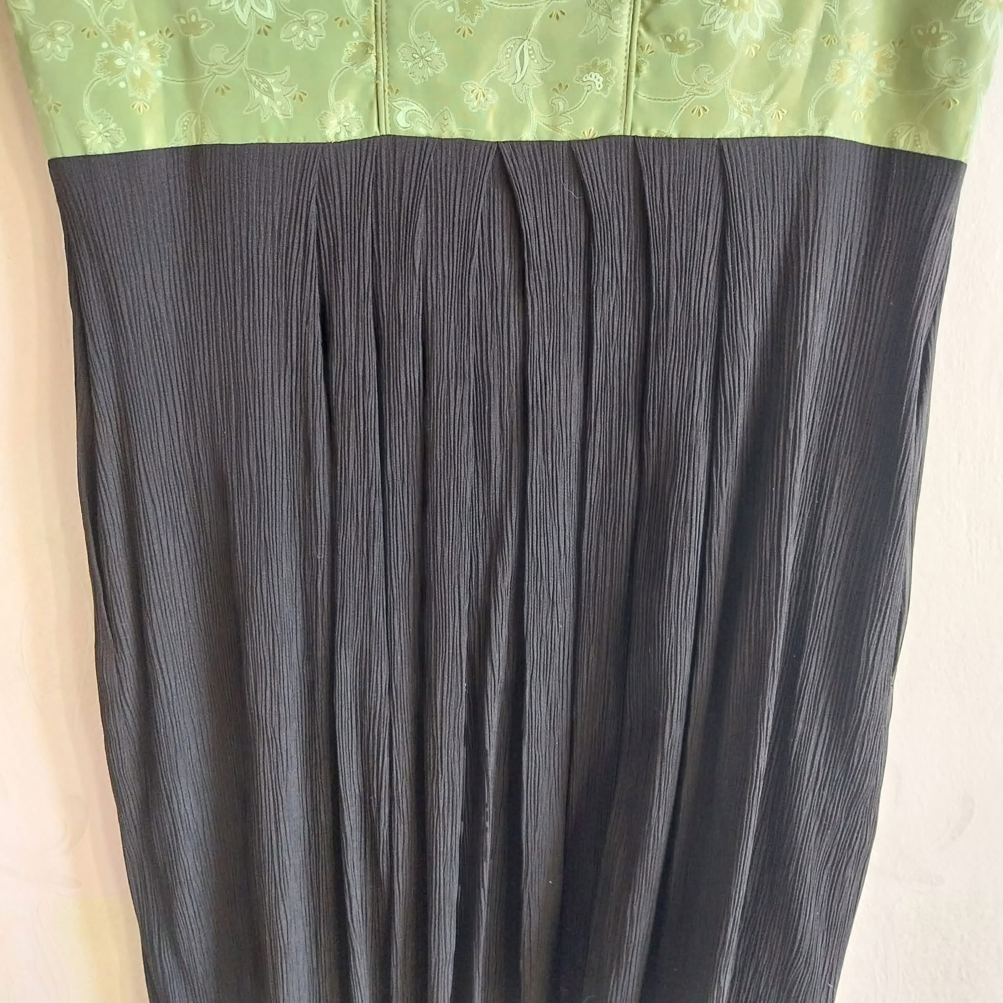 Vintage Dirndl Dress by Lisa's Landhaus – Green Jacquard & Black Skirt, Size 44