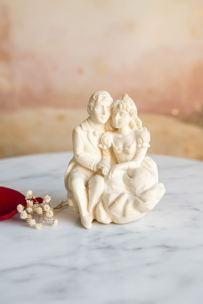 Miniature figure Romeo and Juliet made of polyresin, Vintage figurine from Italy